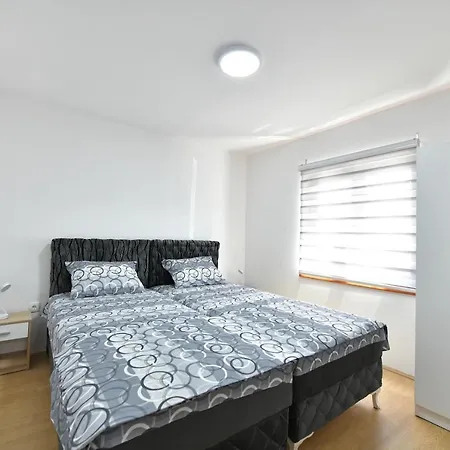 アパート Filipovic *